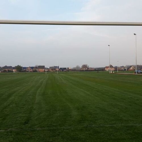 Aluminium Rugbygoal – 8 × 5,6 m 9 Op deze afbeelding ziet u de kwaliteit van de zware geprofileerde aluminium profielen met een diameter van 118.5 mm. Topkwaliteit rugbydoelen veer een messcherpe prijs.